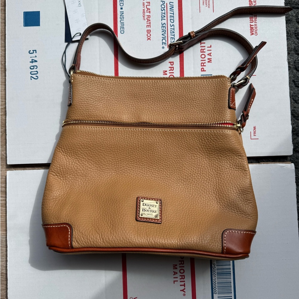 *HP* NWT DOONEY & BOURKE DE 🤎 - Picture 8 of 10
